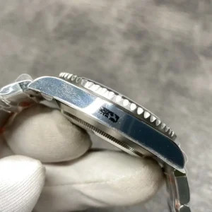 Rolex Submariner Blackwater Ghost 116610 Schwarz Zifferblatt Taucheruhr - Rueckseite