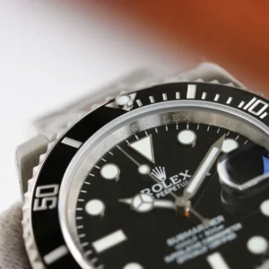 Rolex Submariner SUB 116610 40mm Schwarz Zifferblatt Taucheruhr - Krone und Luenette