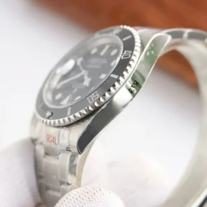 Rolex Submariner SUB 116610 40mm Schwarz Zifferblatt Taucheruhr - Komplettansicht