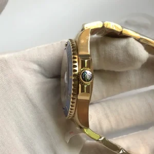 Rolex Submariner SUB 116610 Gold Series Blau Zifferblatt Taucheruhr - Am Handgelenk