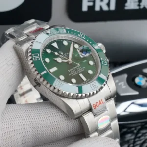 Rolex Submariner SUB 116610 Gruen Zifferblatt Taucheruhr - Gehaeuse Ansicht