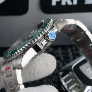 Rolex Submariner SUB 116610 Gruen Zifferblatt Taucheruhr - Detail Zifferblatt