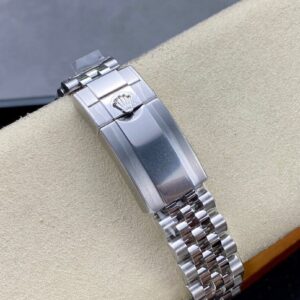 Rolex GMT-Master II 126710GRNR “Bruce Wayne” Jubilee 2024 GMT Uhr - Produktbild - Bild 7